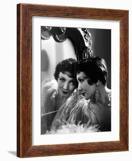 Claudette Colbert en, 1932 (photo)-null-Framed Photo