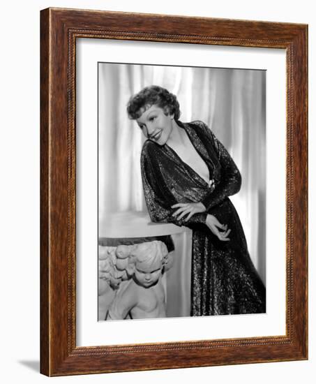 Claudette Colbert en, 1935 (b/w photo)-null-Framed Photo