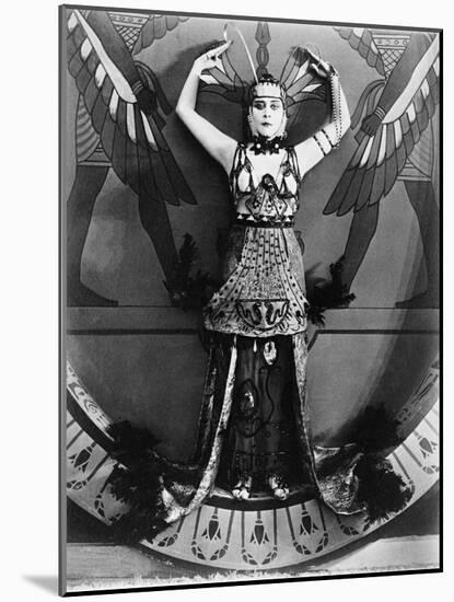 Cleopatra, 1917-null-Mounted Photographic Print