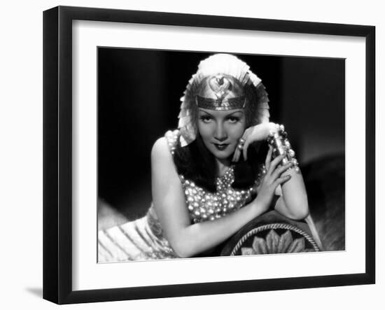 CLEOPATRA, 1934 directed by CECIL BeMILLE Claudette Colbert (b/w photo)-null-Framed Photo