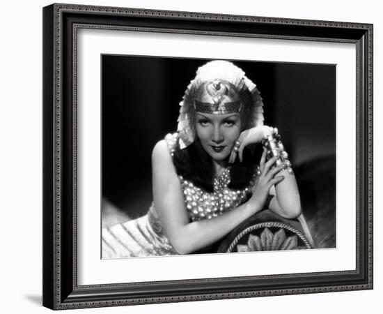 CLEOPATRA, 1934 directed by CECIL BeMILLE Claudette Colbert (b/w photo)-null-Framed Photo