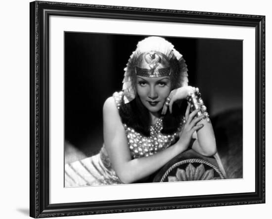 CLEOPATRA, 1934 directed by CECIL BeMILLE Claudette Colbert (b/w photo)-null-Framed Photo