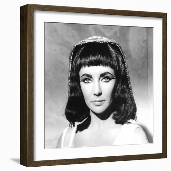 CLEOPATRA, 1963 directed by JOSEPH L. MANKIEWICZ Elizabeth Taylor (b/w photo)-null-Framed Photo