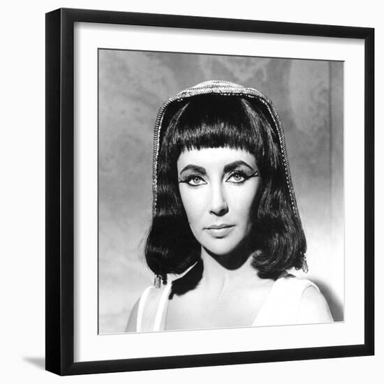 CLEOPATRA, 1963 directed by JOSEPH L. MANKIEWICZ Elizabeth Taylor (b/w photo)-null-Framed Photo