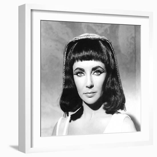 CLEOPATRA, 1963 directed by JOSEPH L. MANKIEWICZ Elizabeth Taylor (b/w photo)-null-Framed Photo