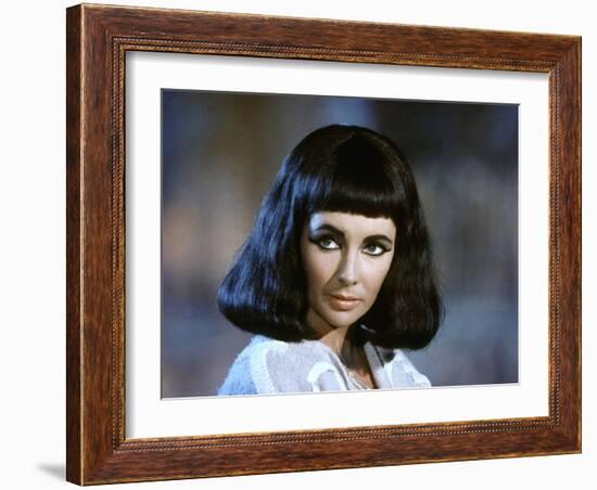 CLEOPATRA, 1963 directed by JOSEPH L. MANKIEWICZ Elizabeth Taylor (photo)-null-Framed Photo