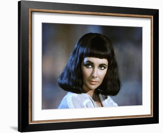 CLEOPATRA, 1963 directed by JOSEPH L. MANKIEWICZ Elizabeth Taylor (photo)-null-Framed Photo