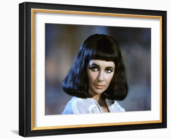 CLEOPATRA, 1963 directed by JOSEPH L. MANKIEWICZ Elizabeth Taylor (photo)-null-Framed Photo