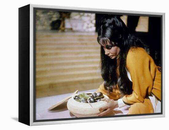 CLEOPATRA, 1963 directed by JOSEPH L. MANKIEWICZ Elizabeth Taylor (photo)-null-Framed Stretched Canvas