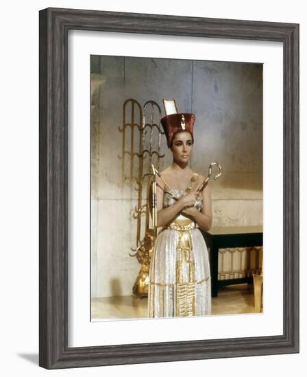 Cleopatra 1963 Directed by Joseph L. Mankiewicz Elizabeth Taylor-null-Framed Photo