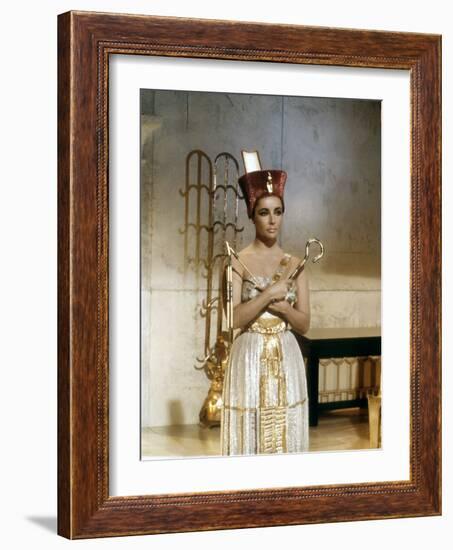 Cleopatra 1963 Directed by Joseph L. Mankiewicz Elizabeth Taylor-null-Framed Photo