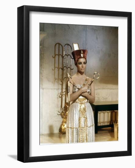 Cleopatra 1963 Directed by Joseph L. Mankiewicz Elizabeth Taylor-null-Framed Photo