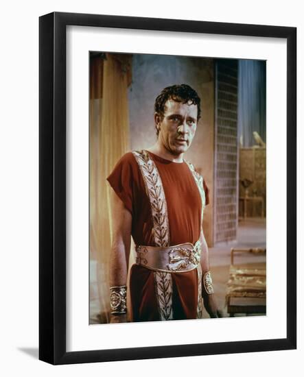 CLEOPATRA, 1963 directed by JOSEPH L. MANKIEWICZ Richard Burton (photo)-null-Framed Photo