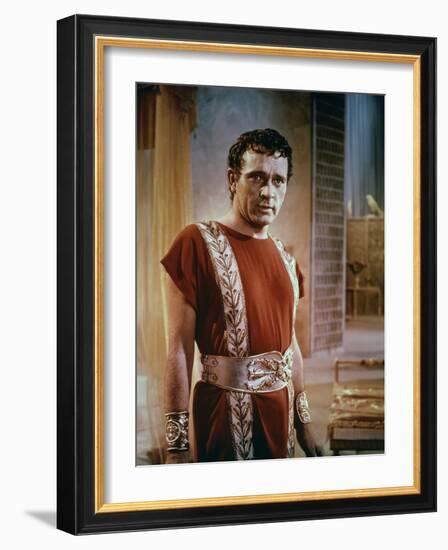 CLEOPATRA, 1963 directed by JOSEPH L. MANKIEWICZ Richard Burton (photo)-null-Framed Photo