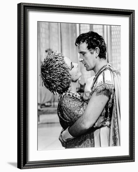 Cleopatra, Elizabeth Taylor, Richard Burton, 1963-null-Framed Photo