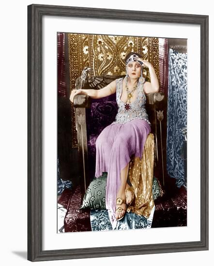 Cleopatra, Theda Bara, 1917-null-Framed Photo