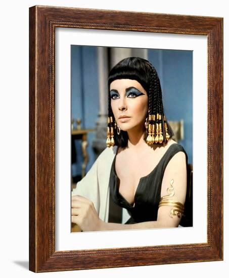 Cleopatre by Joseph L. Mankiewicz with Elizabeth Taylor, 1963 (photo)-null-Framed Photo