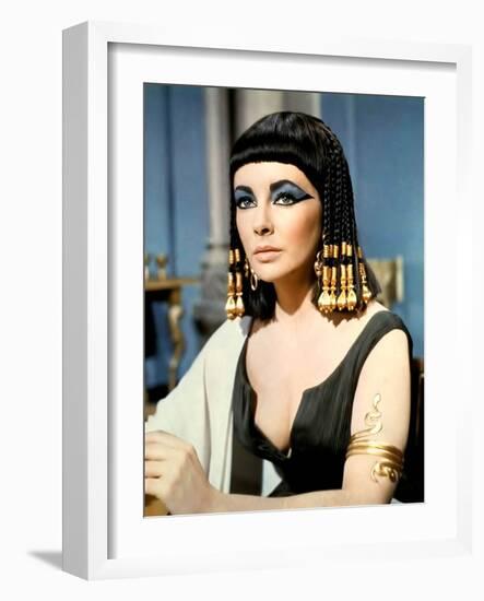 Cleopatre by Joseph L. Mankiewicz with Elizabeth Taylor, 1963 (photo)-null-Framed Photo