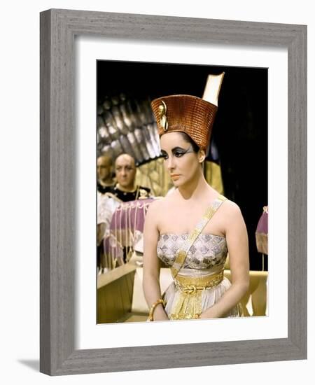 Cleopatre Cleopatra by Joseph L. Mankiewicz with Elizabeth Taylor, 1963 (photo)-null-Framed Photo