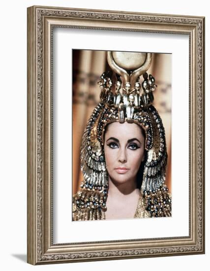 Cleopatre Cleopatra, by Joseph L. Mankiewicz with Elizabeth Taylor, 1963 (photo)-null-Framed Photo