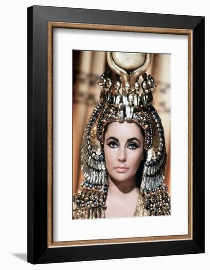 Cleopatre Cleopatra, by Joseph L. Mankiewicz with Elizabeth Taylor, 1963 (photo)-null-Framed Photo