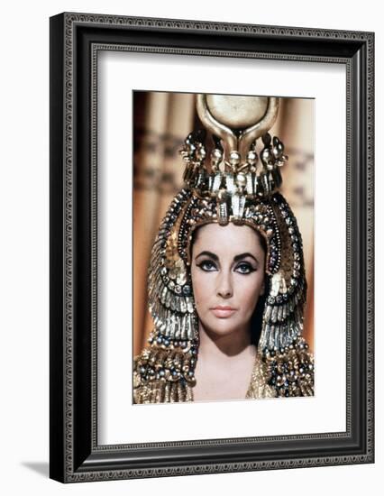 Cleopatre Cleopatra, by Joseph L. Mankiewicz with Elizabeth Taylor, 1963 (photo)-null-Framed Photo