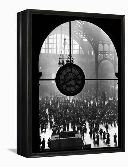 Clock in Pennsylvania Station-Alfred Eisenstaedt-Framed Premier Image Canvas