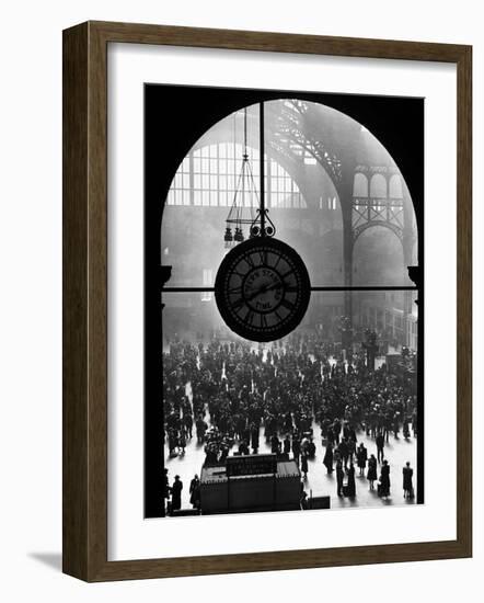 Clock in Pennsylvania Station-Alfred Eisenstaedt-Framed Premium Photographic Print