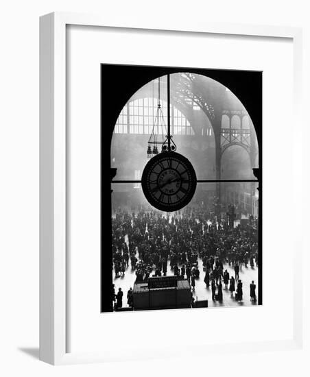 Clock in Pennsylvania Station-Alfred Eisenstaedt-Framed Premium Photographic Print