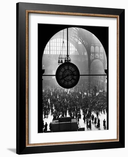 Clock in Pennsylvania Station-Alfred Eisenstaedt-Framed Premium Photographic Print