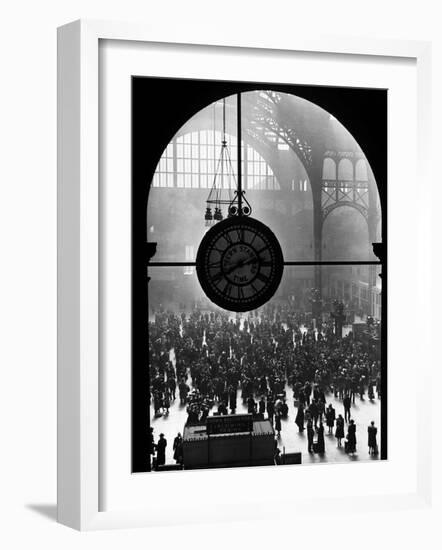 Clock in Pennsylvania Station-Alfred Eisenstaedt-Framed Premium Photographic Print