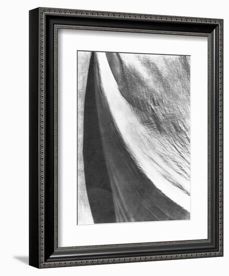 Cloth, Mexico, 1924-Tina Modotti-Framed Giclee Print