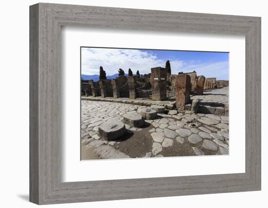 Cobbled Street Stepping Stones, Roman Ruins of Pompeii, UNESCO World Heritage Site, Campania, Italy-Eleanor Scriven-Framed Photographic Print