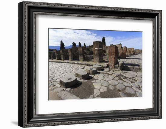 Cobbled Street Stepping Stones, Roman Ruins of Pompeii, UNESCO World Heritage Site, Campania, Italy-Eleanor Scriven-Framed Photographic Print