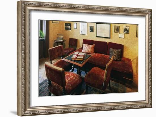 Coffee Table with Chairs and Sofa in House-Museum of Sigmund Freud (1856-1939), Vienna, Austria-null-Framed Giclee Print