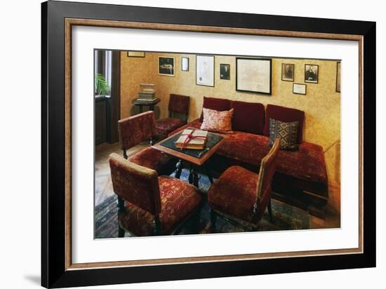 Coffee Table with Chairs and Sofa in House-Museum of Sigmund Freud (1856-1939), Vienna, Austria-null-Framed Giclee Print