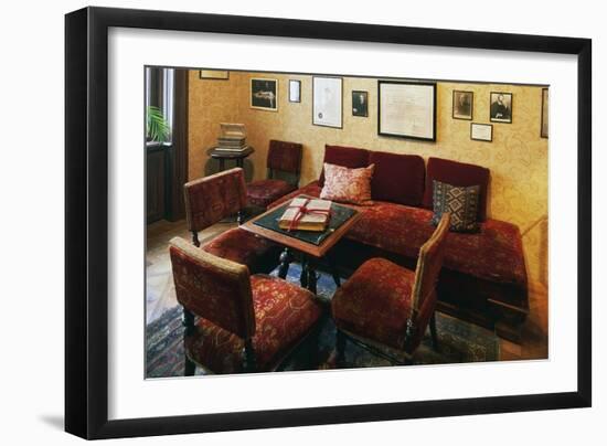 Coffee Table with Chairs and Sofa in House-Museum of Sigmund Freud (1856-1939), Vienna, Austria-null-Framed Giclee Print