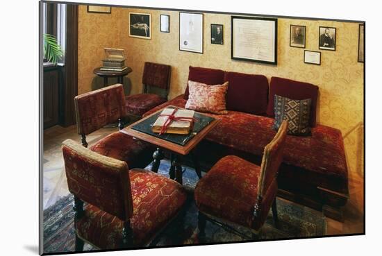 Coffee Table with Chairs and Sofa in House-Museum of Sigmund Freud (1856-1939), Vienna, Austria-null-Mounted Giclee Print