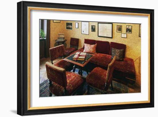 Coffee Table with Chairs and Sofa in House-Museum of Sigmund Freud (1856-1939), Vienna, Austria-null-Framed Giclee Print