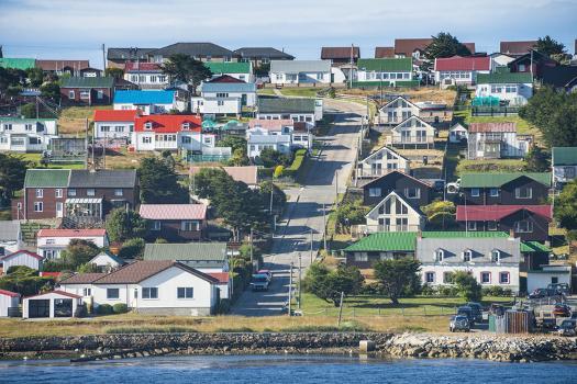 https://imgc.artprintimages.com/img/print/colourful-houses-stanley-capital-of-the-falkland-islands-south-america_u-l-q1brorz0.jpg?artHeight=350&artPerspective=n&artWidth=550&background=fbfbfb