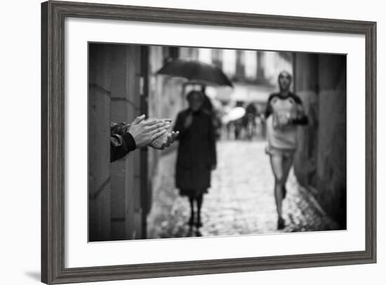 Come On-David Gonzalez Forjas-Framed Photographic Print