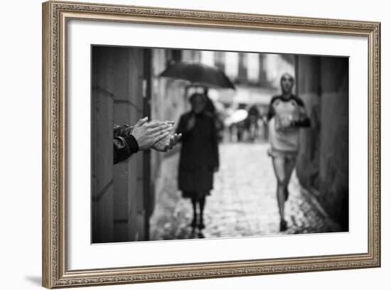 Come On-David Gonzalez Forjas-Framed Photographic Print