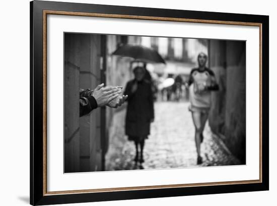 Come On-David Gonzalez Forjas-Framed Photographic Print
