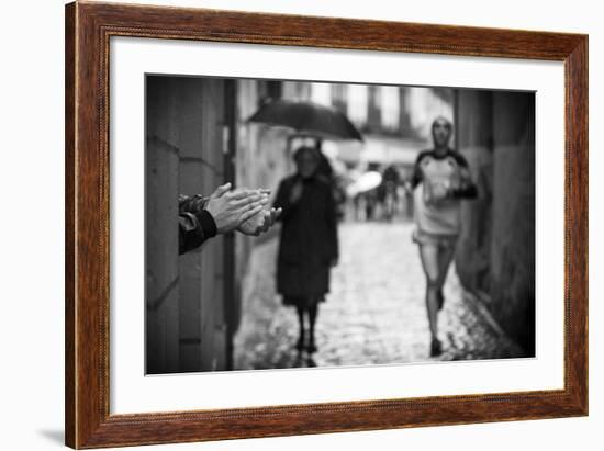 Come On-David Gonzalez Forjas-Framed Photographic Print