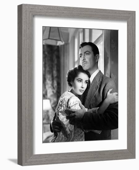 CONSPIRATOR, 1949 directed by VICTOR SAVILLE Elizabeth Taylor and Robert Taylor (b/w photo)-null-Framed Photo