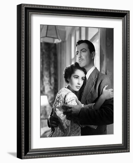 CONSPIRATOR, 1949 directed by VICTOR SAVILLE Elizabeth Taylor and Robert Taylor (b/w photo)-null-Framed Photo