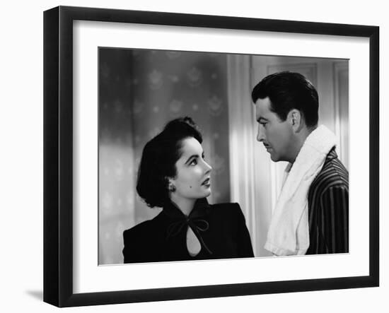 CONSPIRATOR, 1949 directed by VICTOR SAVILLE Elizabeth Taylor and Robert Taylor (b/w photo)-null-Framed Photo