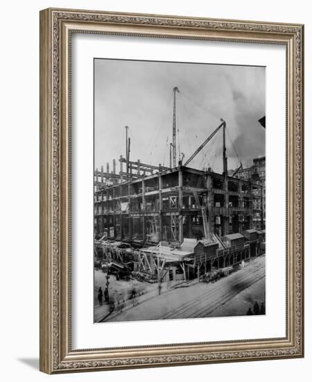 Construction of the Woolworth Building, New York-Irving Underhill-Framed Photographic Print