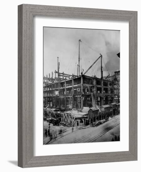 Construction of the Woolworth Building, New York-Irving Underhill-Framed Photographic Print