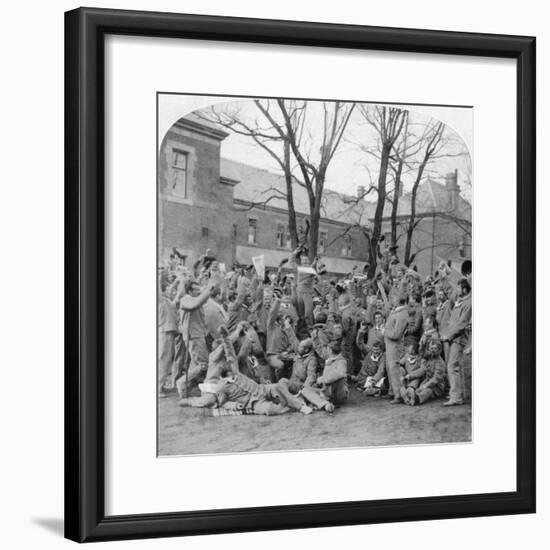 Convalescent Soldiers, General Hospital No 10, Bloemfontein, South Africa, Boer War, 1901-Underwood & Underwood-Framed Giclee Print